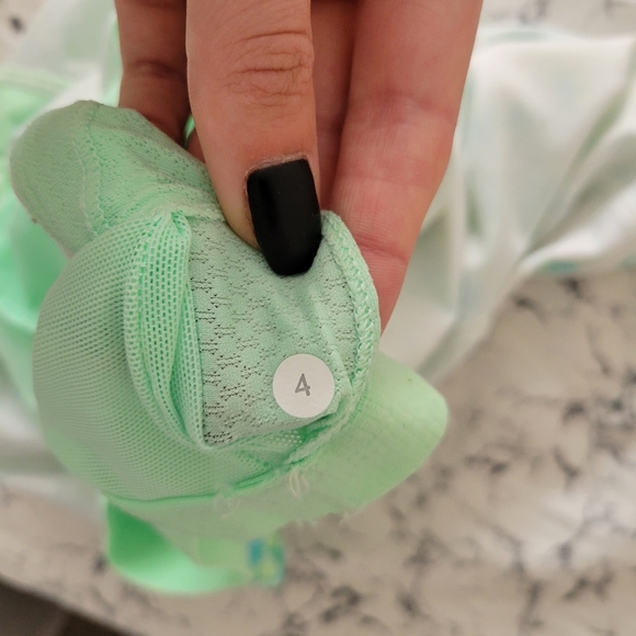 Lululemon green floral workout top - Picture 3 of 3